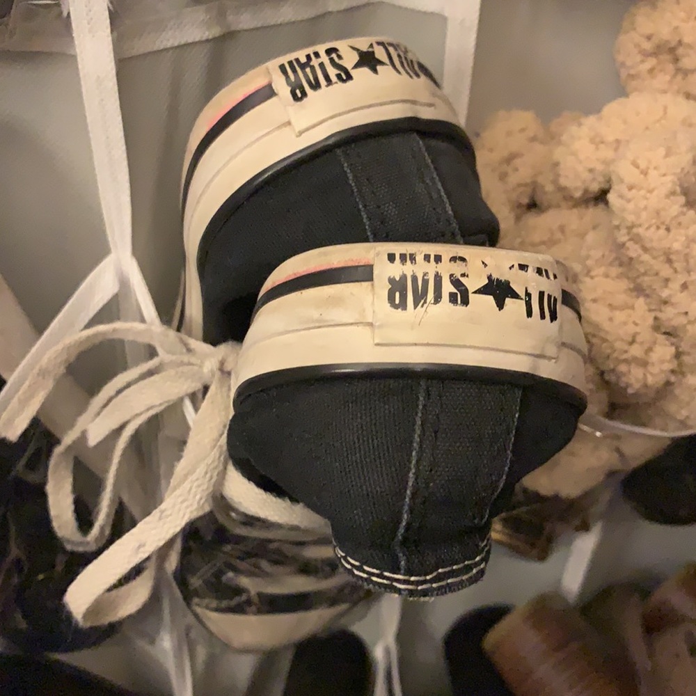 Converse - Picture 2 of 3
